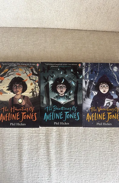 Книга Aveline Jones series
