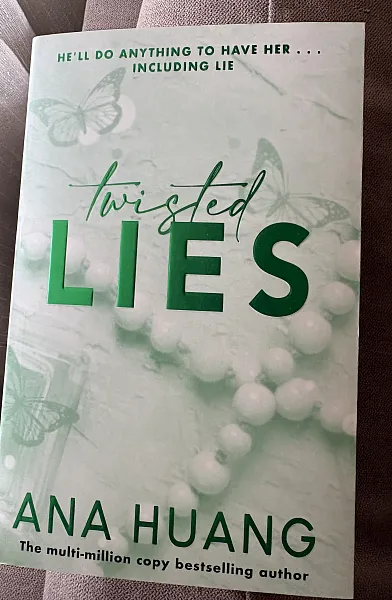 Книга Twisted Lies