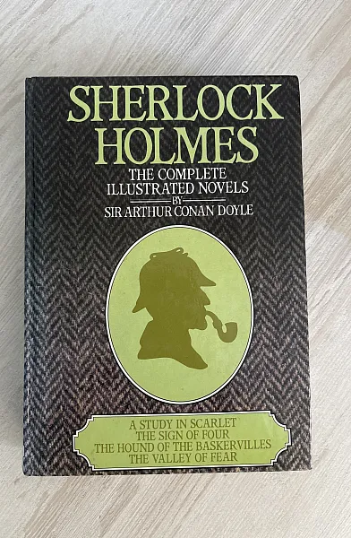 Книга Sherlock Holmes