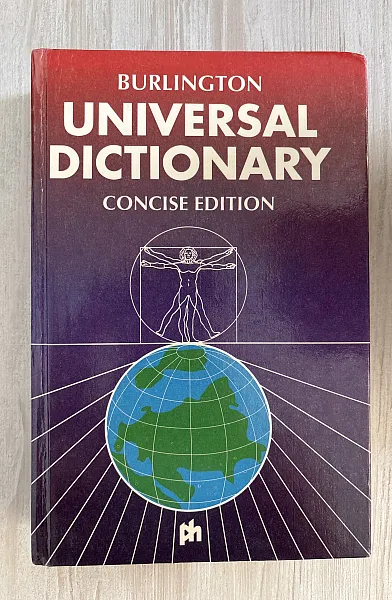 Книга Universal Dictionary (Concise Edition)