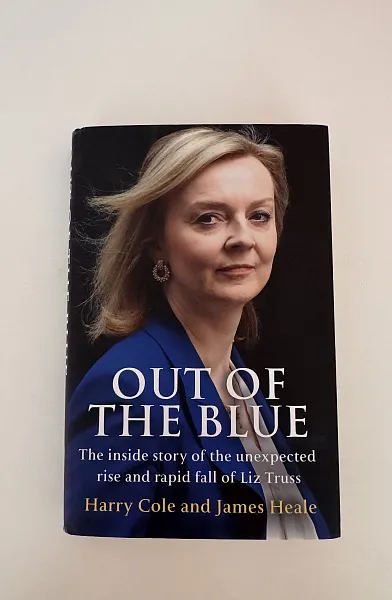 Книга Out of the Blue: The inside story of the unexpected rise and rapid fall of Liz Truss